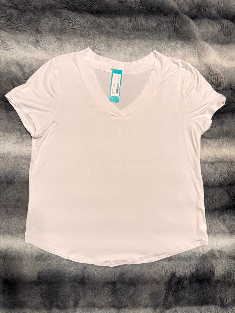 Market & Spruce Ivory V-Neck Short Sleeve Tee